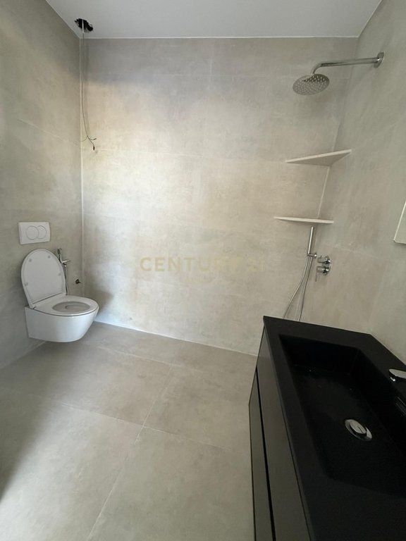 Hotel me 17 Apartamente në Shitje – Investim Ideal në Shkëmbi i Kavajës