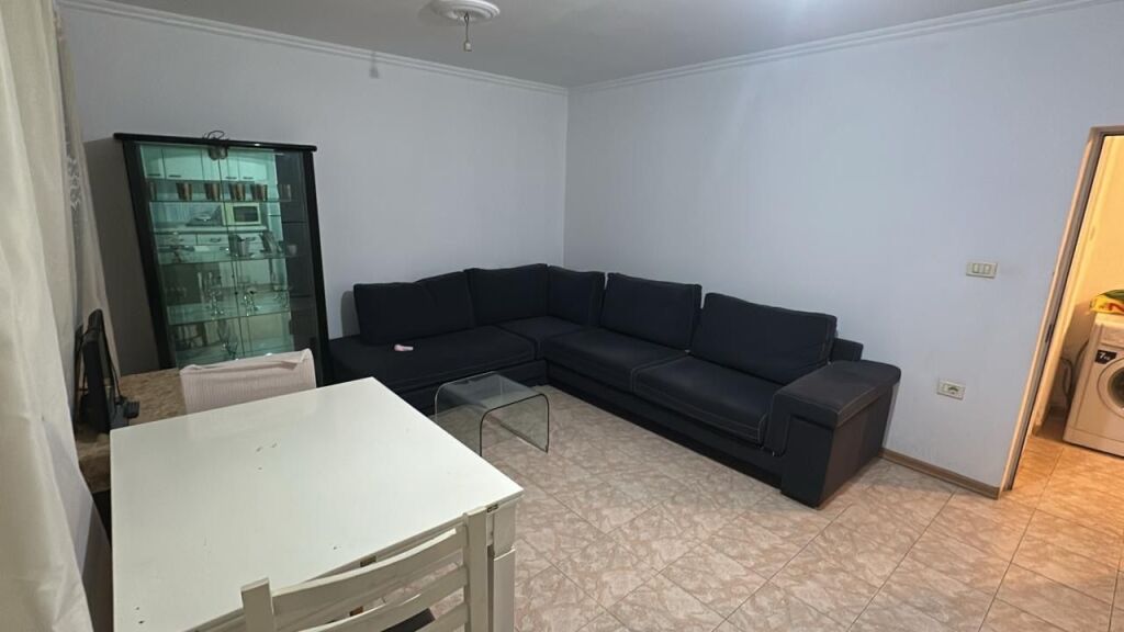 1+1,arredato presso l'ex ristorante Durres,400 mila lek