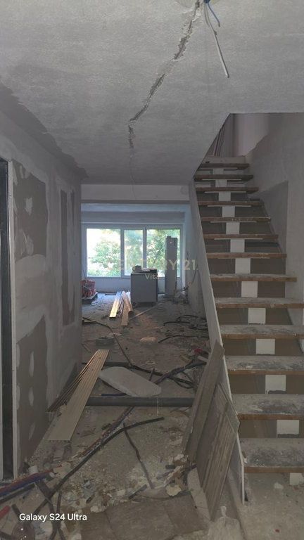 SHITET DUPLEX NE VIJE TE PARE TEK SHKEMBI I KAVAJES