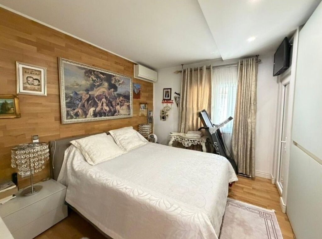 SHITET APARTAMENT 3+1+2+GARAZH NE KOMUNEN E PARISIT