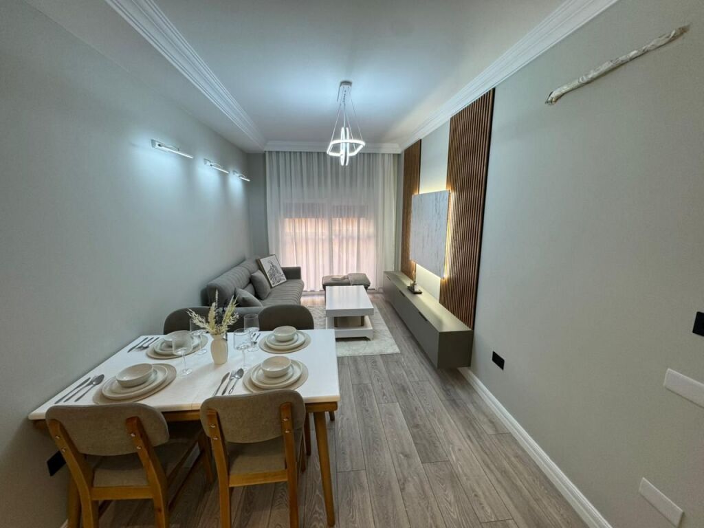 Shitet 1+1 📍 Kompleksi Mangalem💶 Çmimi: 125,000€
