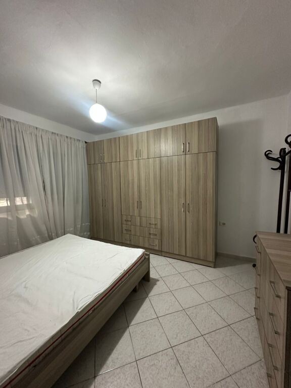 1+1,arredato,vicino all'ambulatorio,laprake,400 mila leke