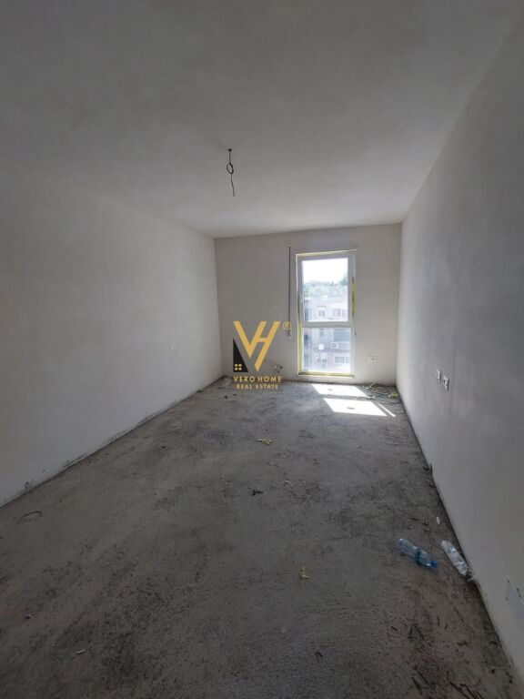 VENDESI APPARTAMENTO 2+1+2+BLK A XHAMLLIK 243.000 EURO