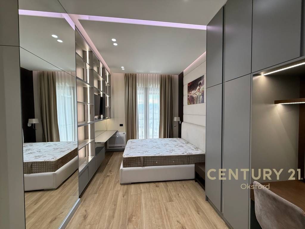 Japim me qira apartament 1+1 tek Square 21,ne Rrugen e Kavajes!
