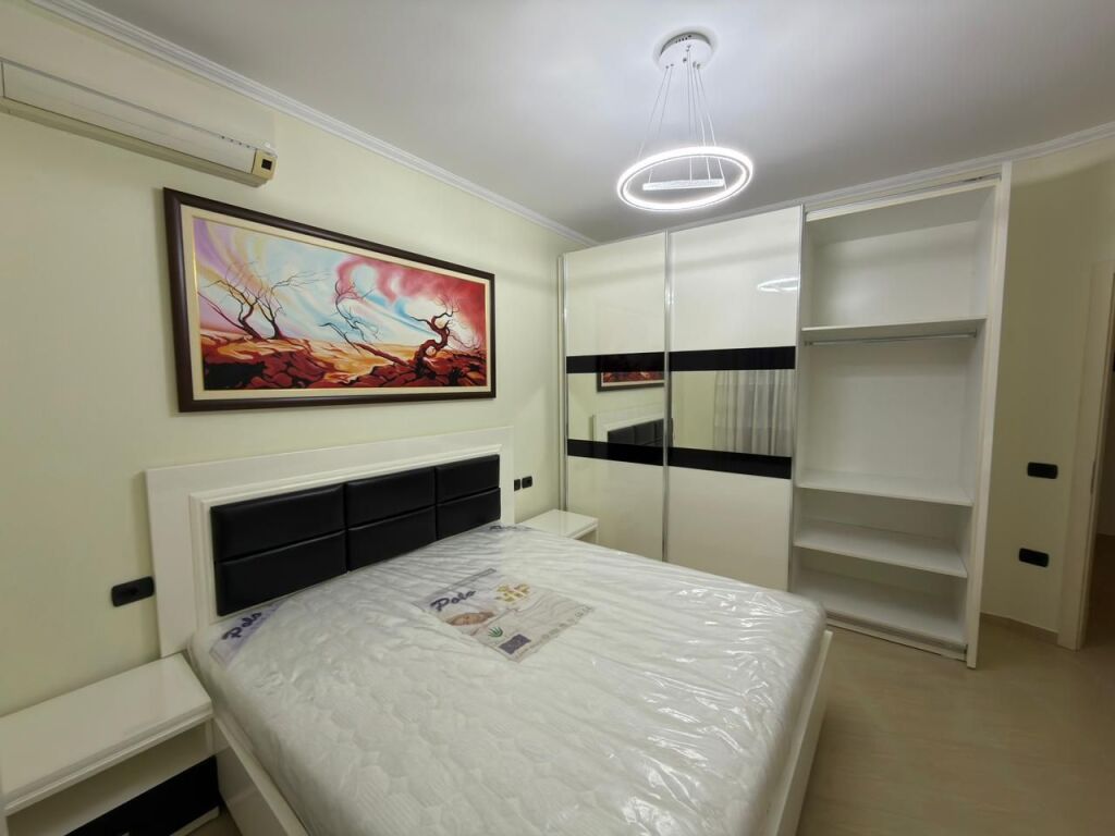 Jepet me qera apartament 1+1 me ballkon në zonën e 21 Dhjetorit. - Widok 2