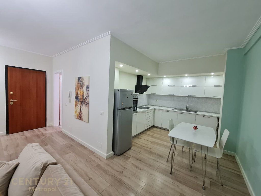 APARTAMENT PER QIRA 1+1, PALLATET CABEJ-MISTO MAME!