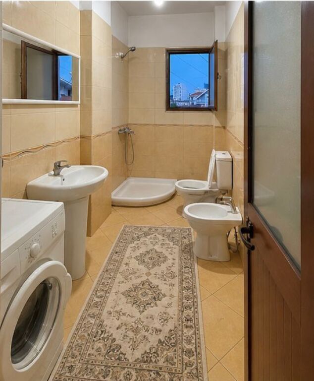 Prane  21-dhjetorit , jepet me qera apartament 1+1(tek Inxhinieria e Ndertimit)
