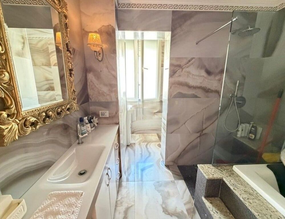 SHITET APARTAMENT 3+1+2+GARAZH NE KOMUNEN E PARISIT
