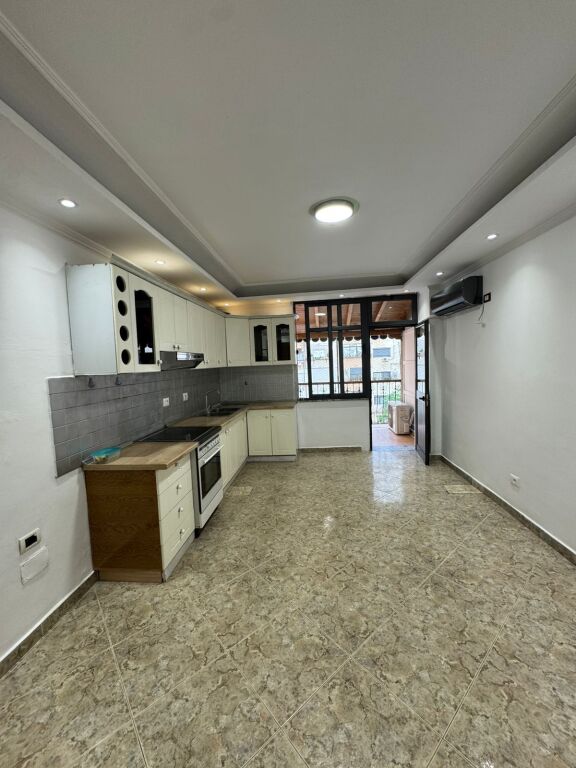 APPARTAMENTO 3+1+2 IN AFFITTO VICINO AL PALAZZO CON FRECCIA