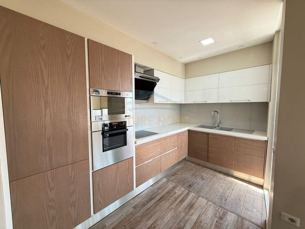 Shitet, Apartament 2+1+2, Selite