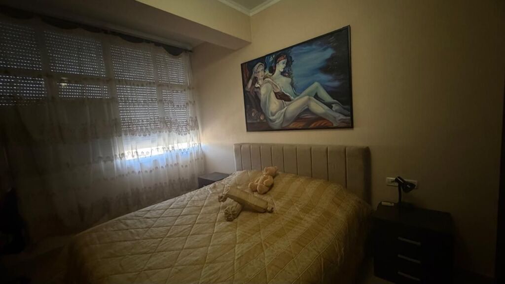 Dopo la Scuola Cajupi, viene affittato un appartamento 2+1 arredato in modo moderno!