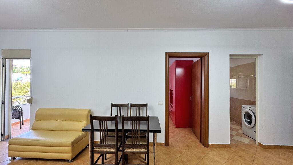 Appartamento 1+1 in vendita. 4° piano, senza ascensore. Shkëmbi i Kavajës