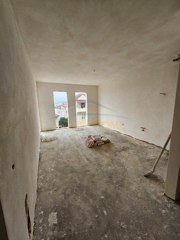 Shitet , Apartament 3+1+2+ Post Parkimi, Univers City , QTU.