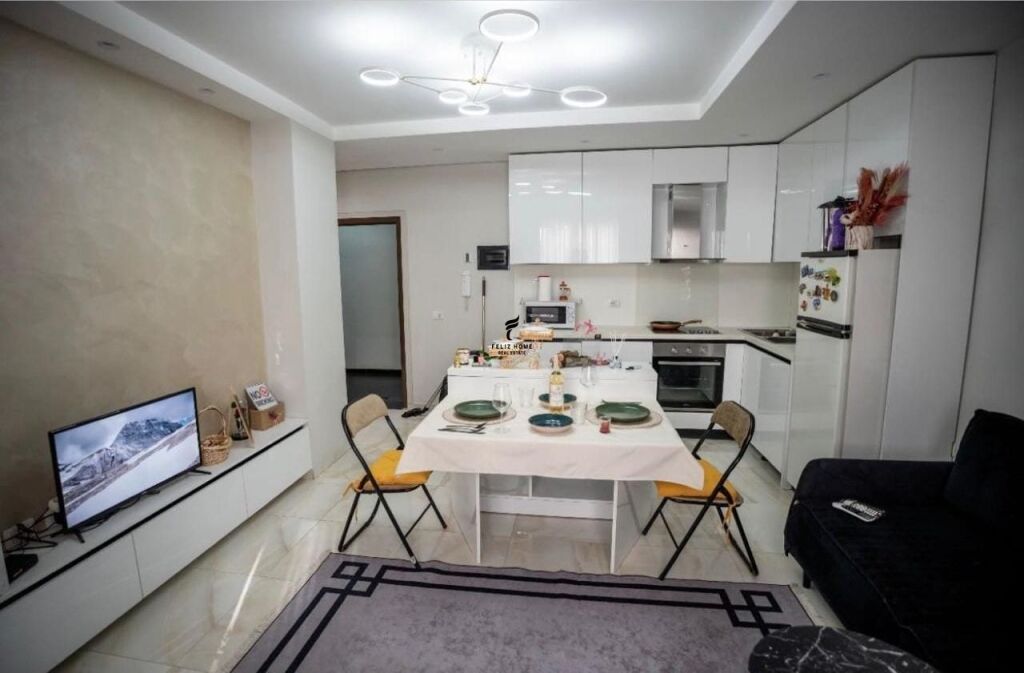 APARTAMENT ME QERA 1+1 21 DHJETORI 60.000 LEKE FH-72009