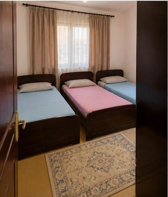 Prane  21-dhjetorit , jepet me qera apartament 1+1(tek Inxhinieria e Ndertimit)
