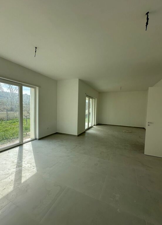 🏡 Vilë 3-Katëshe për Shitje – Collina Verde, pranë TEG
