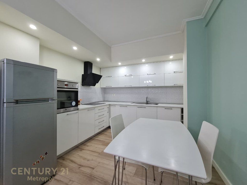APARTAMENT PER QIRA 1+1, PALLATET CABEJ-MISTO MAME!
