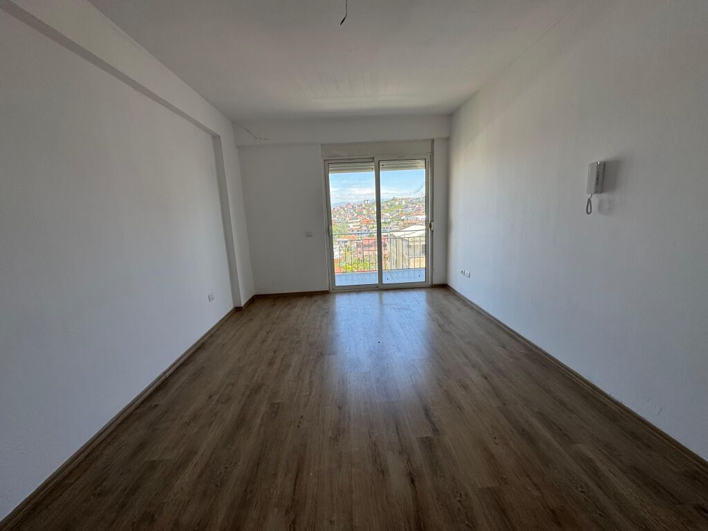Shitet Apartament 1+1 Ne Plazh Hekurudha