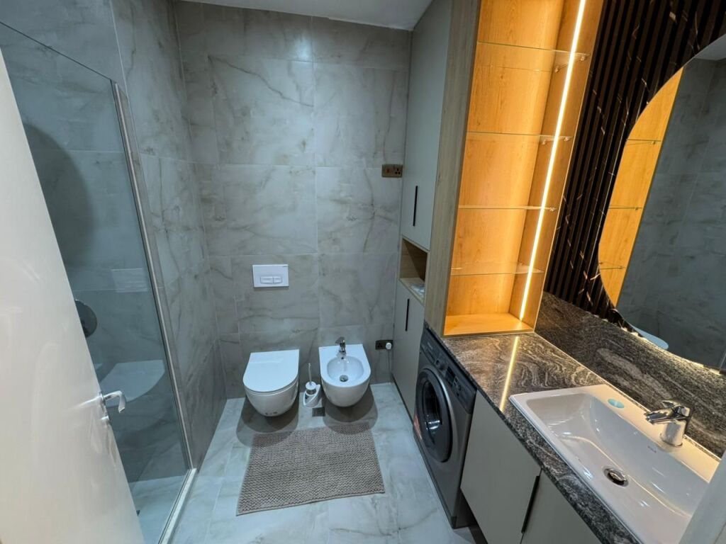 Shitet 1+1 📍 Kompleksi Mangalem💶 Çmimi: 125,000€