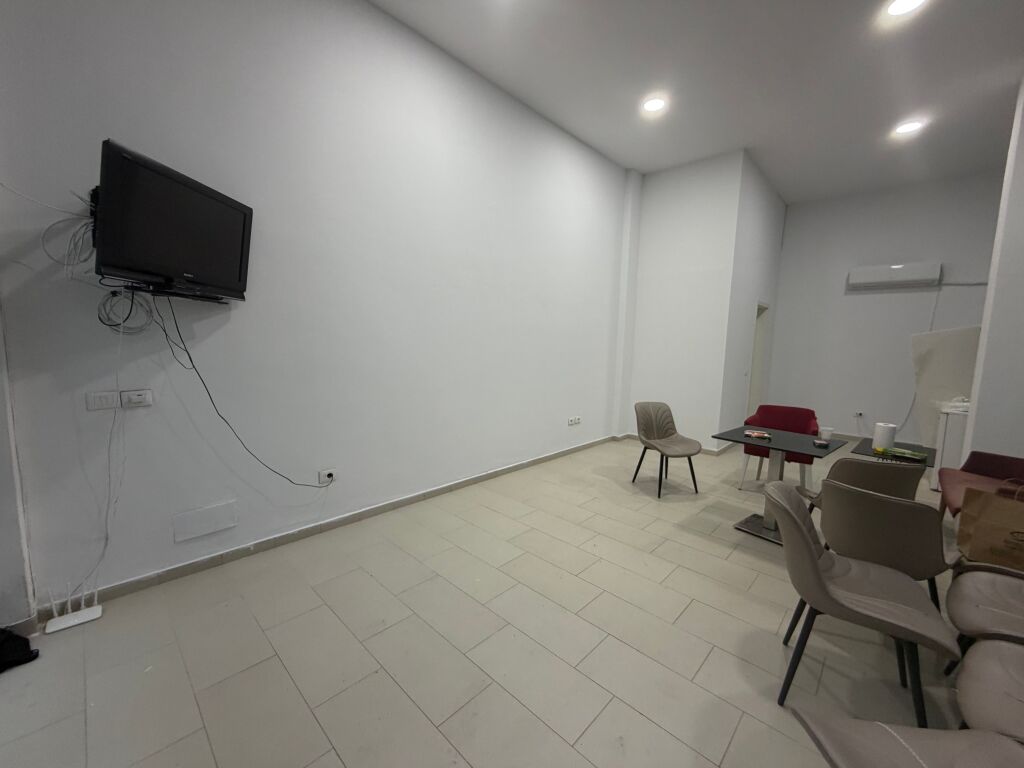 Premises for rent, 45 m2, near Radisoni Dry Lake, 500 euros