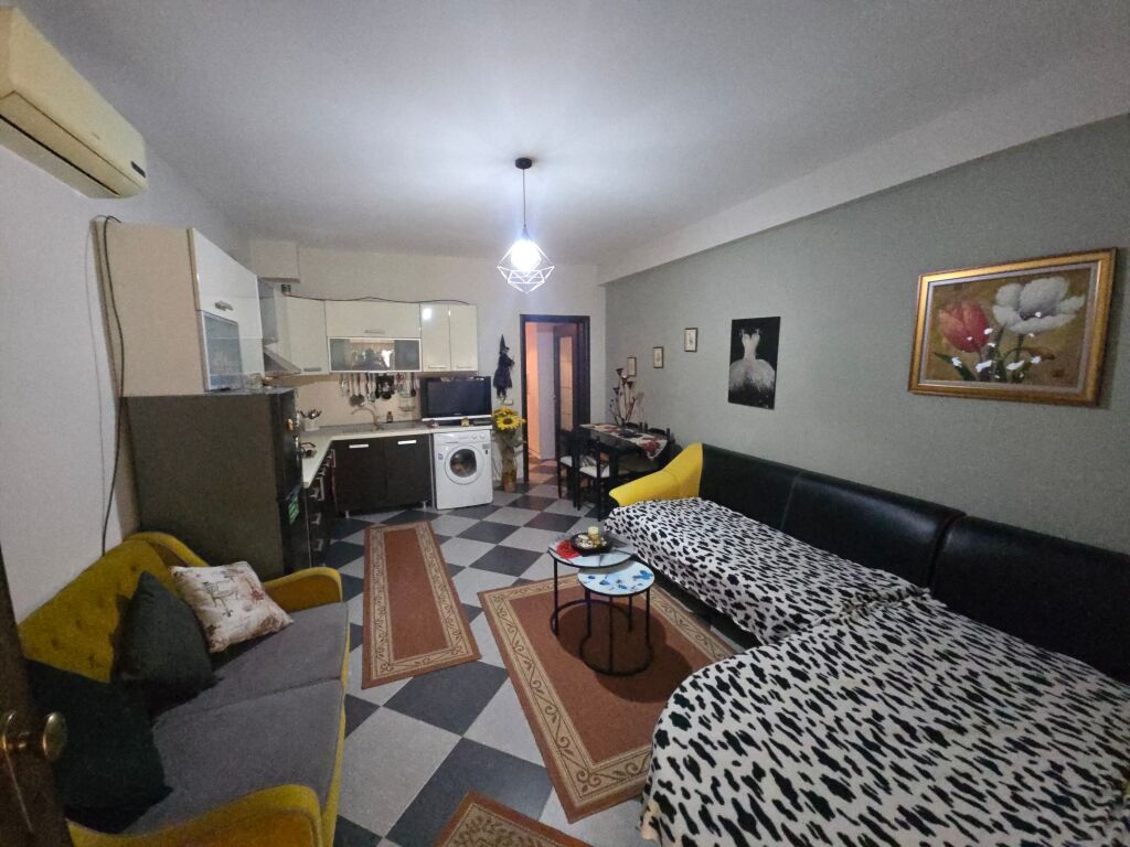 OKAZION SHITEN 2 APARTAMENTE 1+1+OBORR TEK SHKEMBI I KAVAJES
