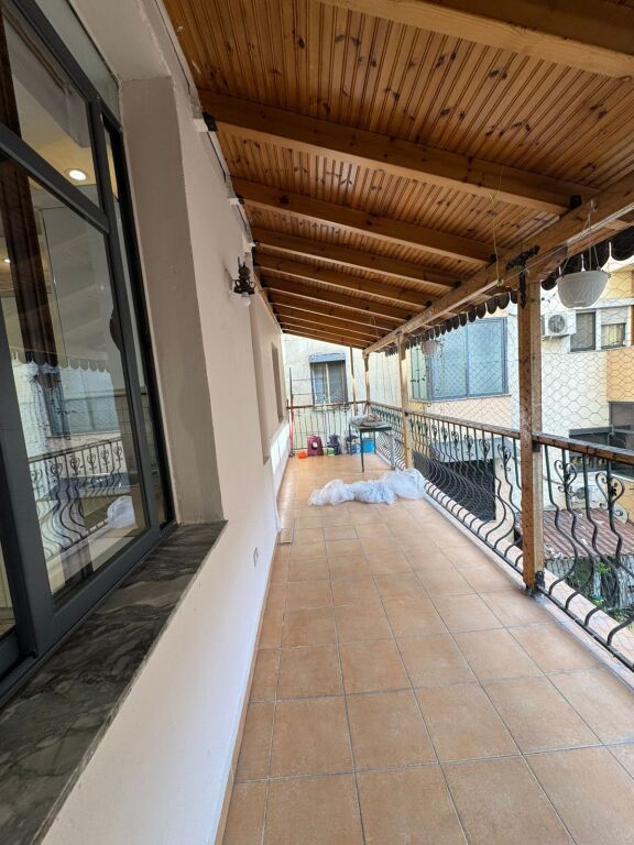 APPARTAMENTO 3+1+2 IN AFFITTO VICINO AL PALAZZO CON FRECCIA