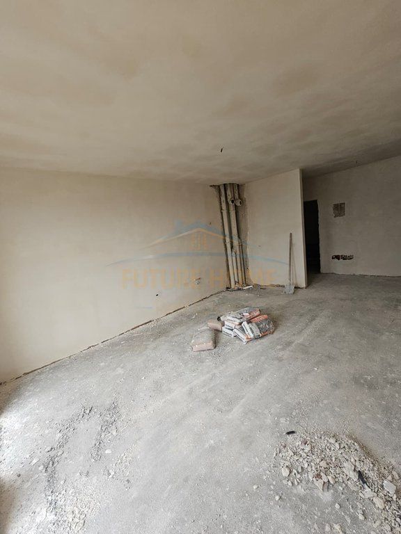 Shitet , Apartament 3+1+2+ Post Parkimi, Univers City , QTU.
