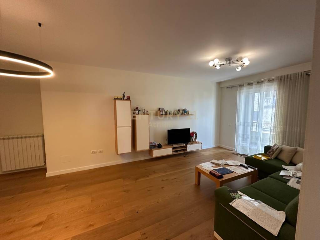 VENDESI APPARTAMENTO 2 + 1 + 2 CON VERANDA A KINOSTUDIO 1 225,000 € Sup. Totale 151m2