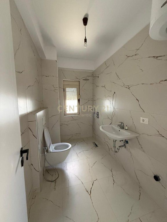 Hotel me 17 Apartamente në Shitje – Investim Ideal në Shkëmbi i Kavajës
