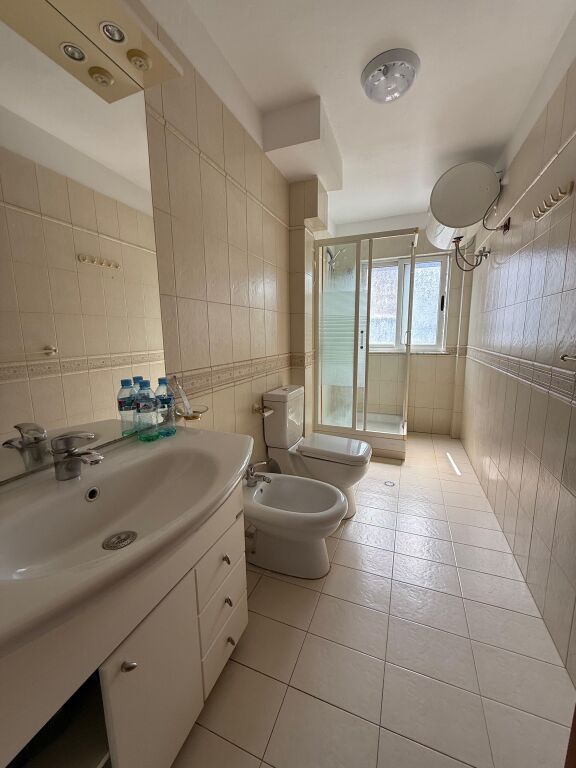 Apartament me qera 3+1 Xhamllik te Rosman Lala