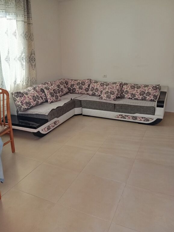 📣 AFFITTO Appartamento 1+1 con Parcheggio 📍 Vilat Gjermane, Vicino alla Scuola "Viktor Hygo" ✨ 💶 Prezzo 35.000 Leke/Mese