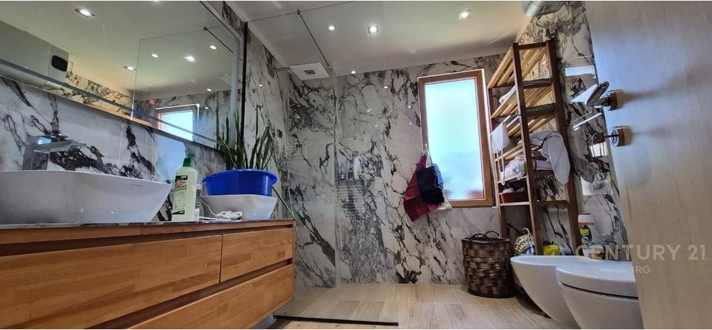 Super Apartament Premium për Qera 3+1+2 + Post Parkimi