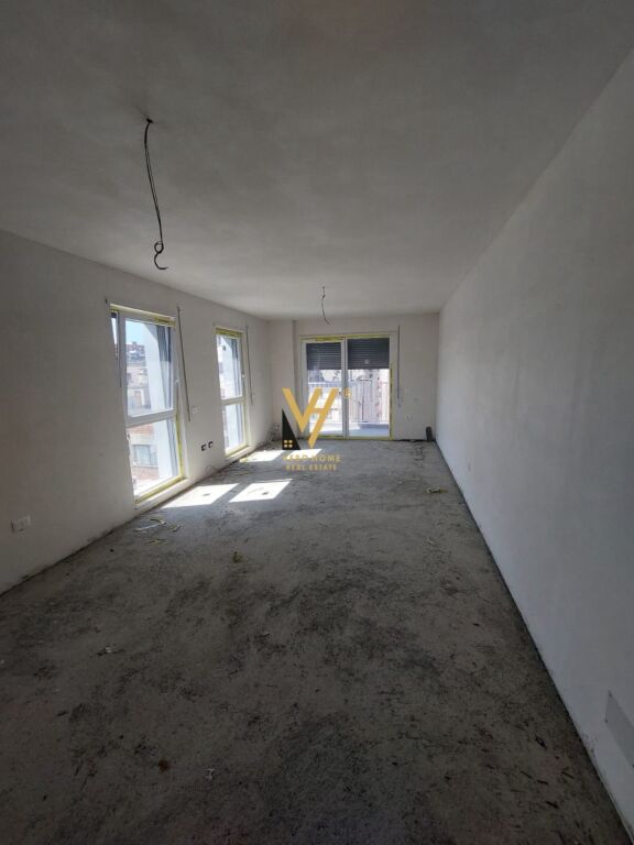 VENDESI APPARTAMENTO 2+1+2+BLK A XHAMLLIK 243.000 EURO