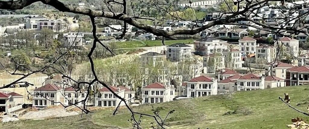 SHITEN 2 VILA 3-KATESHE TE BASHKANGJITURA TE COLLINA VERDE NE TEG!!!
