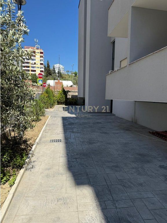 Hotel me 17 Apartamente në Shitje – Investim Ideal në Shkëmbi i Kavajës