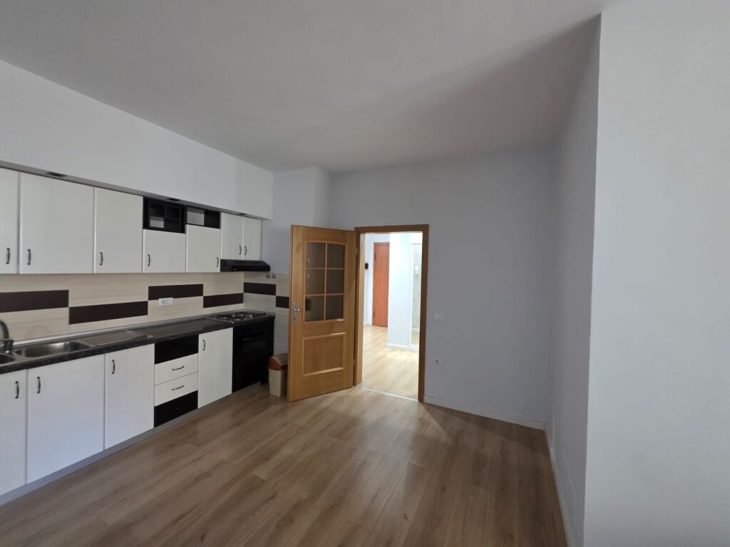 1+1,furnished,black bird near Le Bon,650 eueo