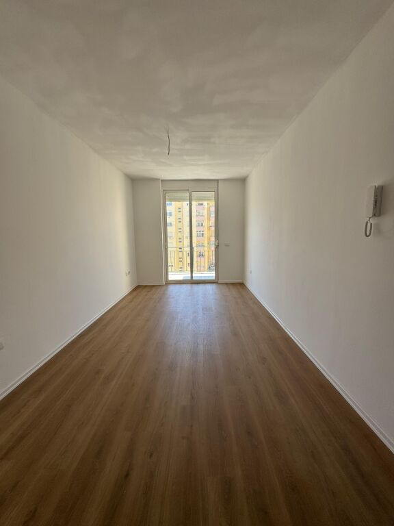 Shitet Apartament 2+1+2 Ne Plazh Hekurudha