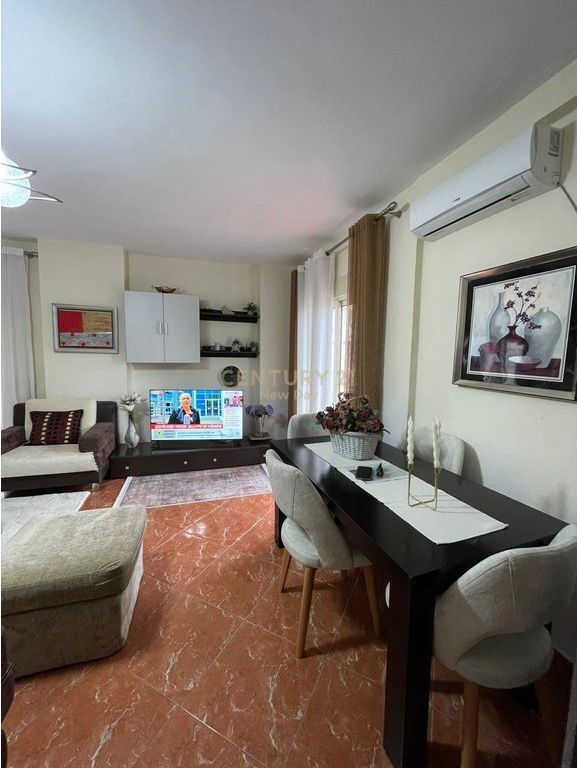 APARTAMENT ME QIRA 2+1 ME PAMJE DETI TEK VILA E ZOGUT!