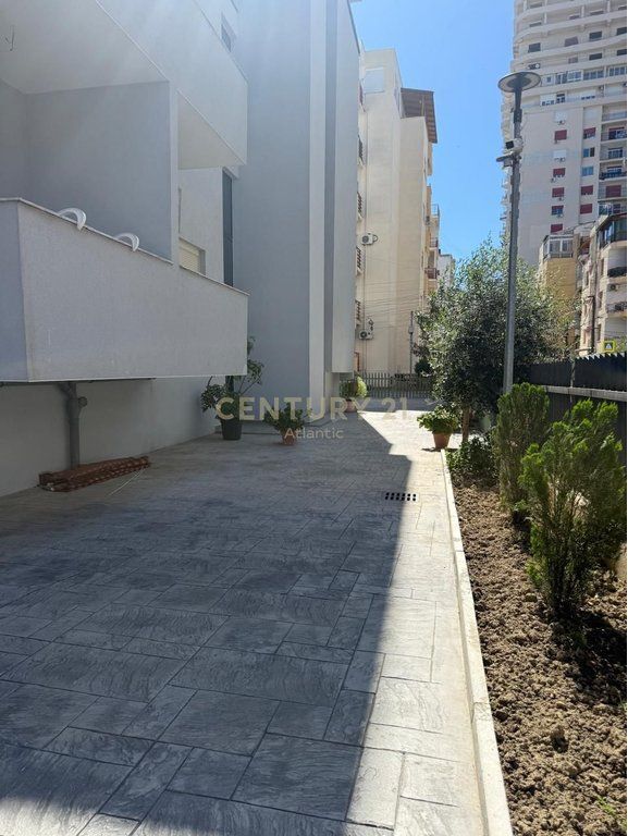 Hotel me 17 Apartamente në Shitje – Investim Ideal në Shkëmbi i Kavajës