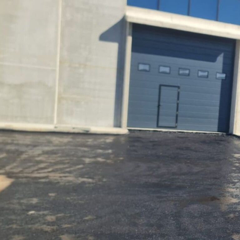 🏭✨ Jepet Kapanon 2,400 m² me Qira – Porto Romano ✨🏭