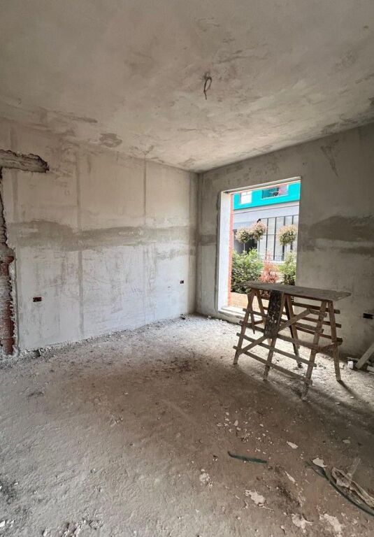 Shitet Super Apartament te Ring Side Paskuqan