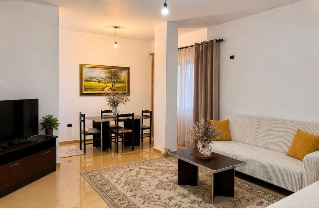 Prane  21-dhjetorit , jepet me qera apartament 1+1(tek Inxhinieria e Ndertimit)
