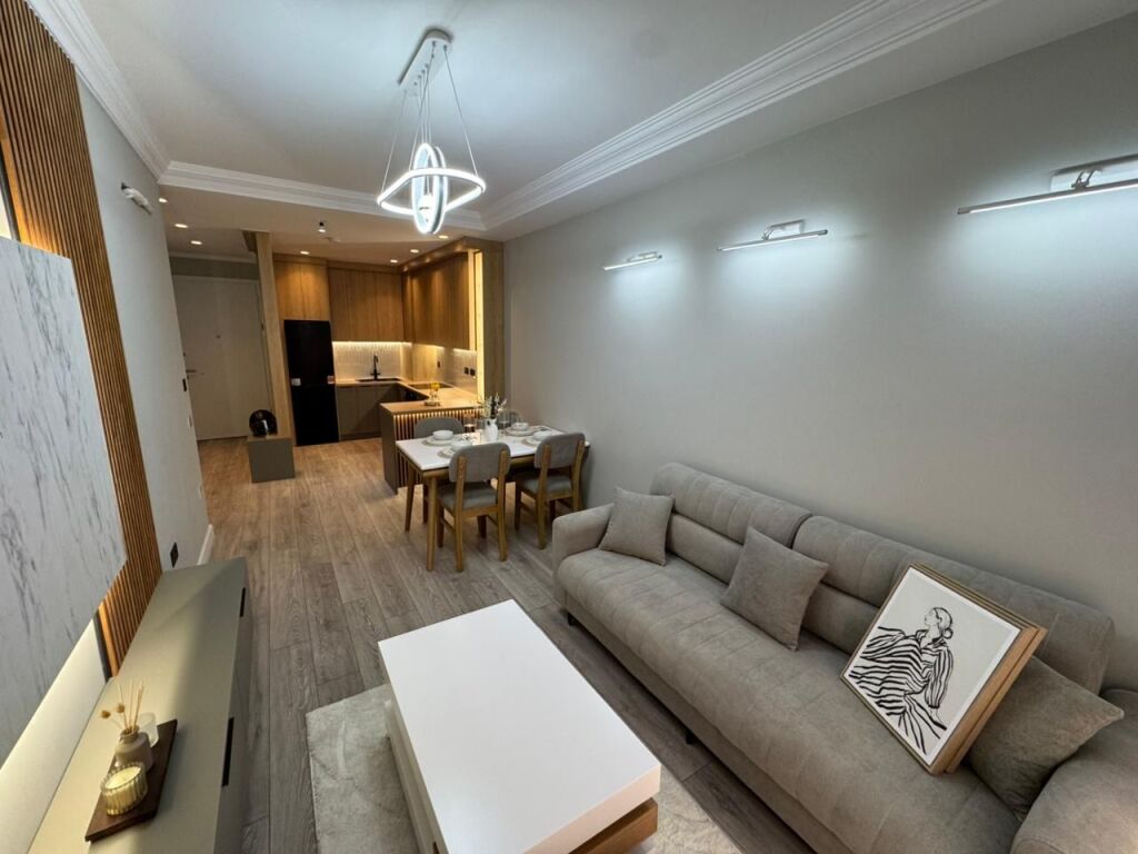 Shitet 1+1 📍 Kompleksi Mangalem💶 Çmimi: 125,000€