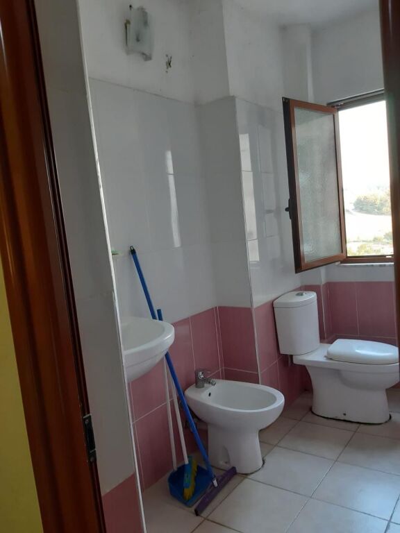 Apartament 1+1 me qera ne Ali Dem prane Kryegjyshates
