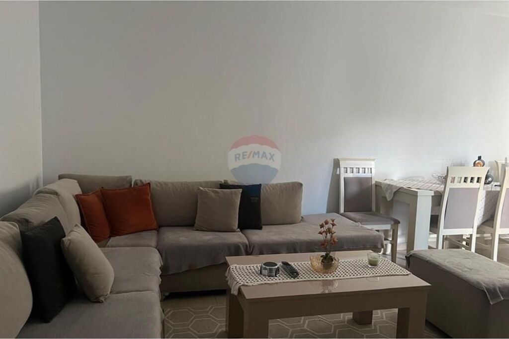 Apartment 1+1 at 21 Dhjetori, Kompleksi Contact
