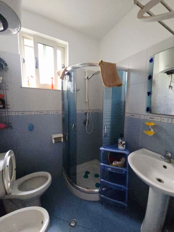 OKAZION SHITEN 2 APARTAMENTE 1+1+OBORR TEK SHKEMBI I KAVAJES