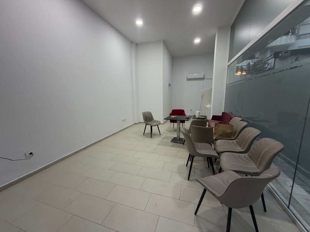 Premises for rent, 45 m2, near Radisoni Dry Lake, 500 euros