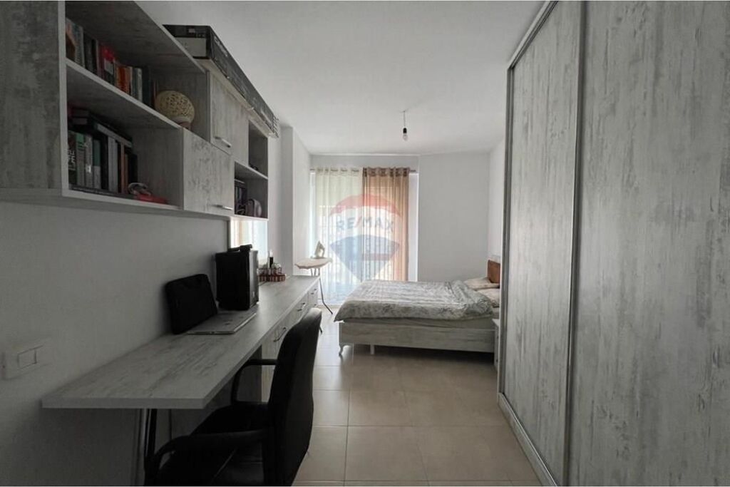 Apartment 1+1 at 21 Dhjetori, Kompleksi Contact
