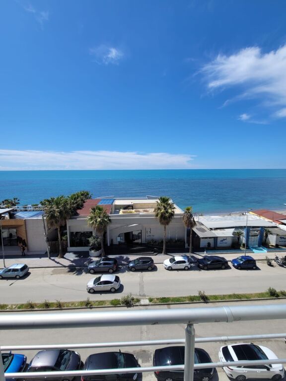 In vendita appartamento 2+1 Currila Durres vista mare completa Vista frontale