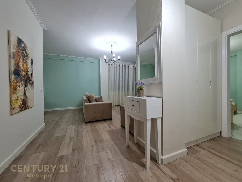APARTAMENT PER QIRA 1+1, PALLATET CABEJ-MISTO MAME!